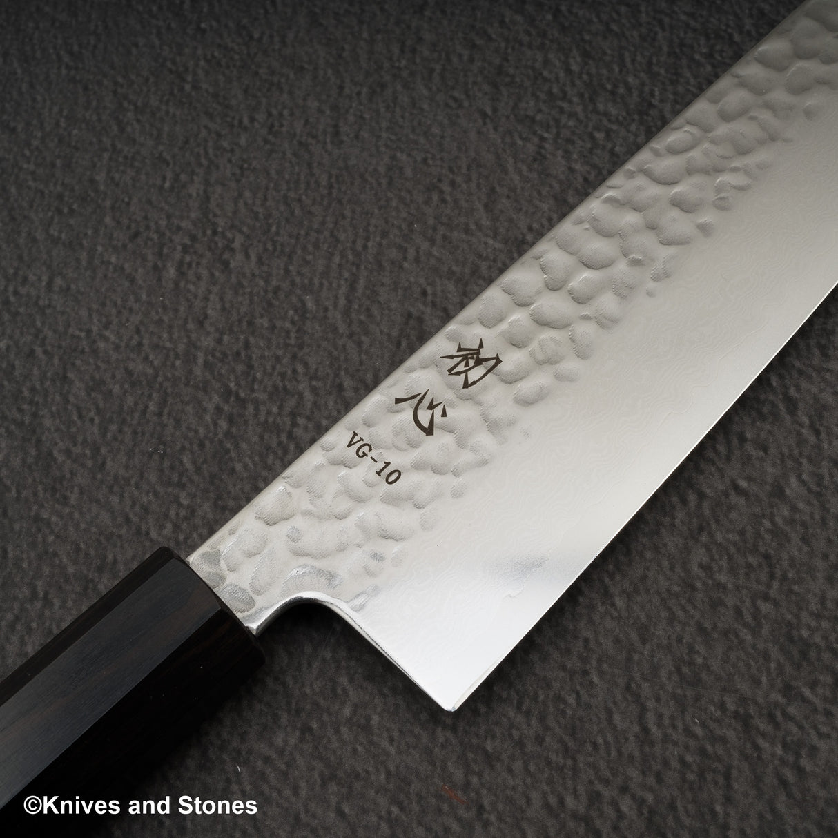 初心 隼 V金10号 ダマスカス 槌目 牛刀 240mm エボニーハンドル