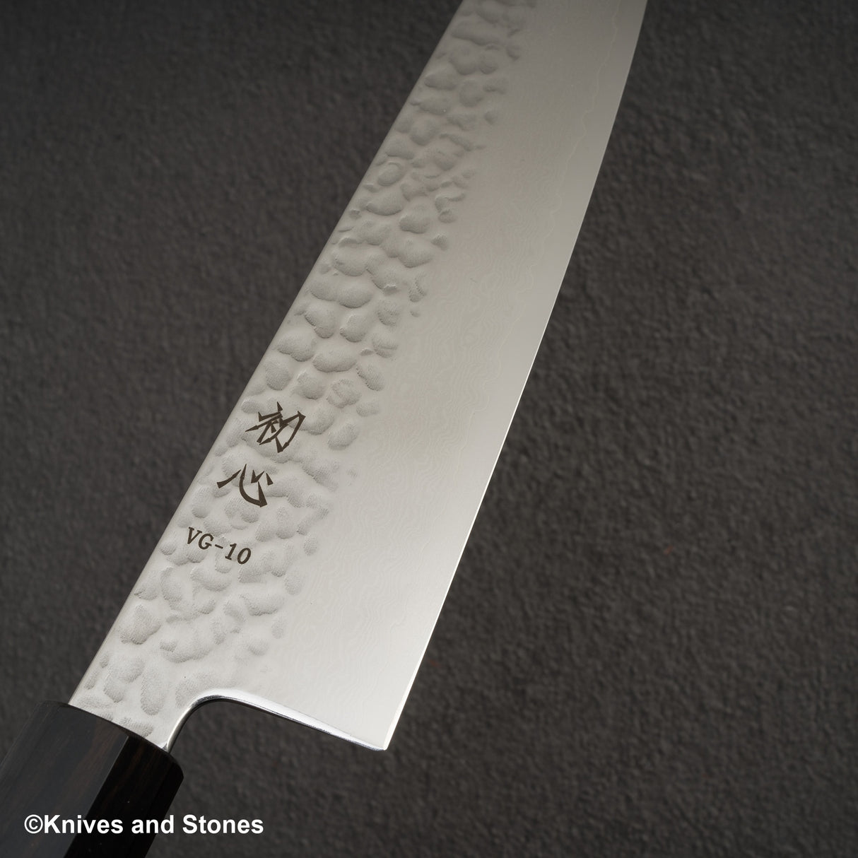 初心 隼 V金10号 ダマスカス 槌目 牛刀 240mm エボニーハンドル