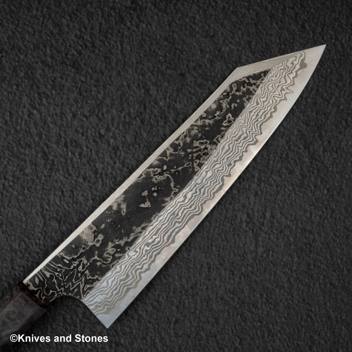 初心 x 二唐刃物鍛造所 悦びスペシャル SLD鋼 黒打ち ダマスカス 切付牛刀 210mm バーチハンドル