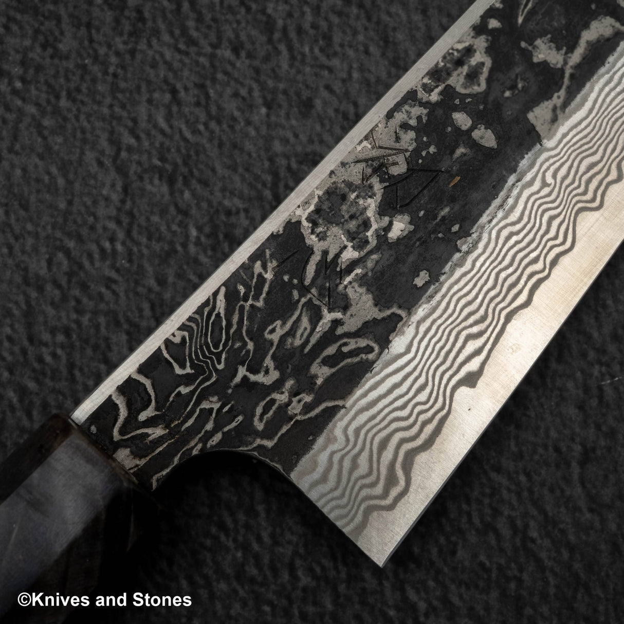 初心 x 二唐刃物鍛造所 悦びスペシャル SLD鋼 黒打ち ダマスカス 切付牛刀 240mm バーチハンドル