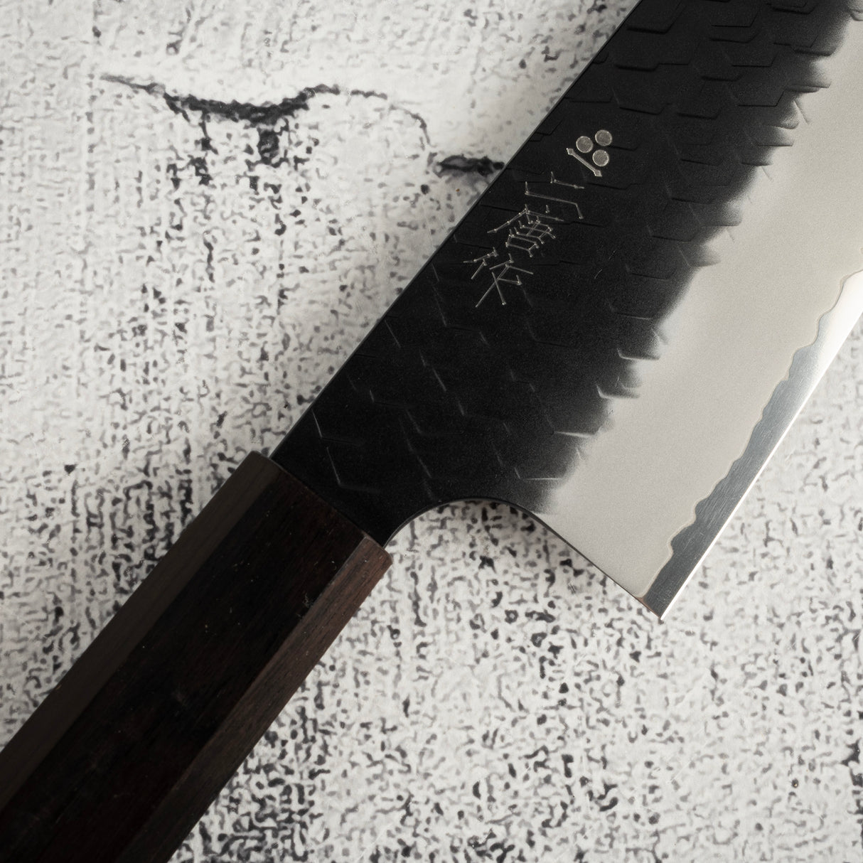 二唐刃物鍛造所 SG2 黒打ち 槌目 三徳 180mm エボニーハンドル