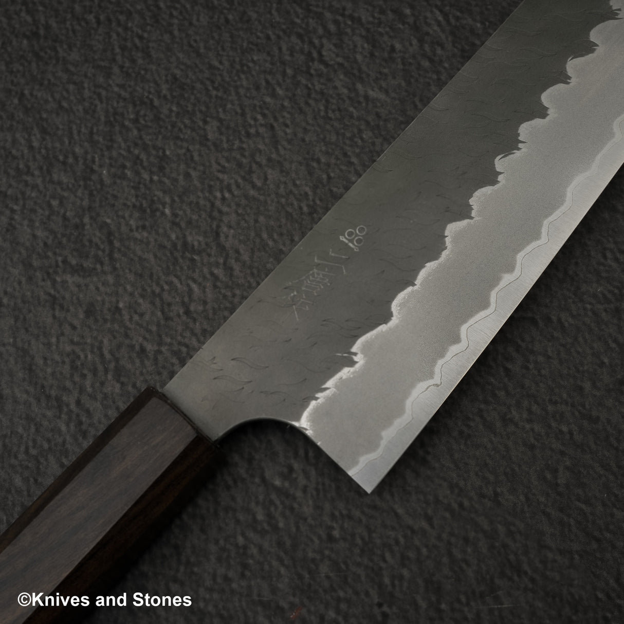 二唐刃物鍛造所 青紙スーパー マット磨き 槌目仕上げ 切付牛刀 210mm