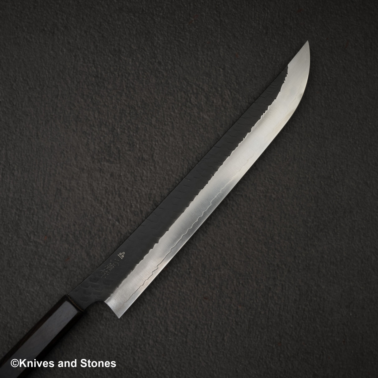 二唐刃物鍛造所 SG2 黒打ち 槌目 先丸筋引 270mm
