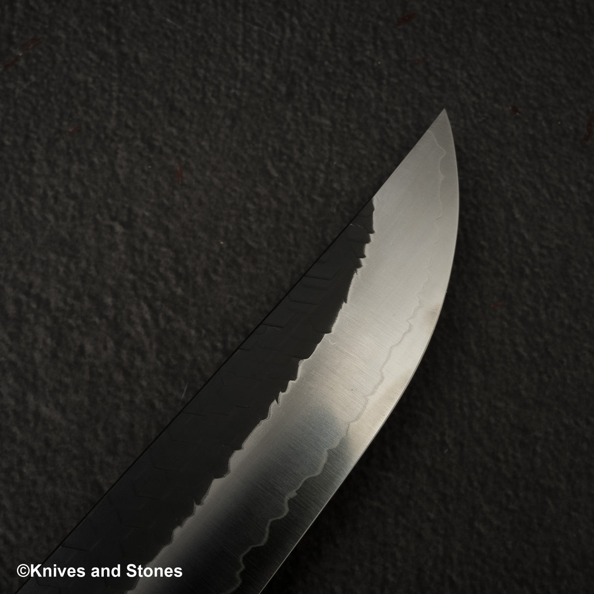 二唐刃物鍛造所 SG2 黒打ち 槌目 先丸筋引 270mm