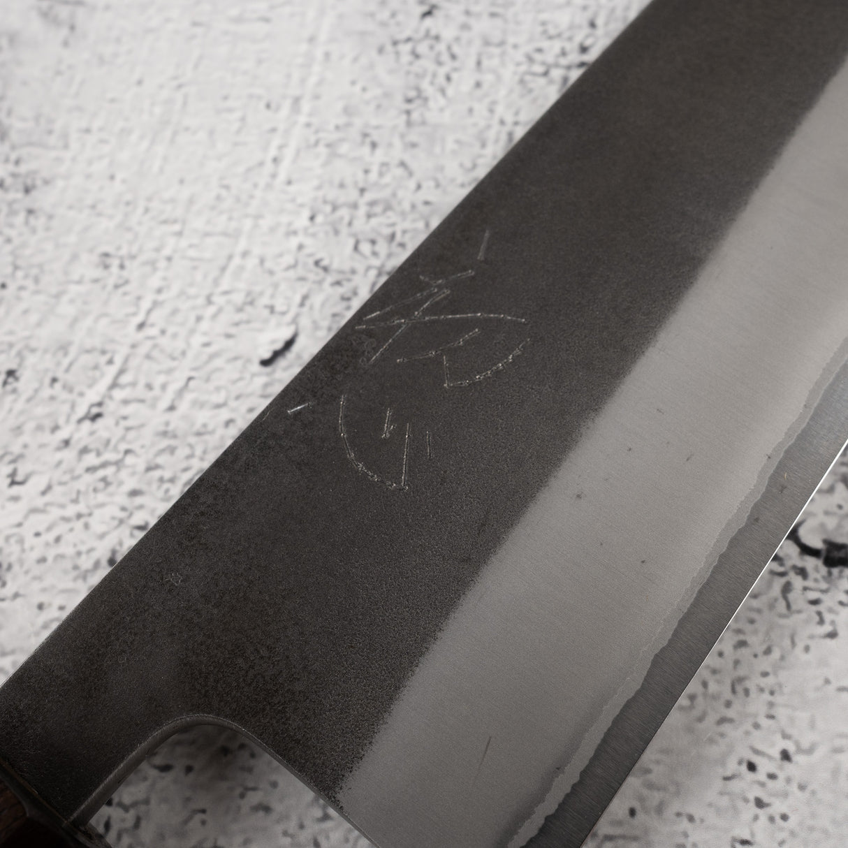 初心 x 吉金刃物 白二鋼 黒打ち 梨地 牛刀 210mm ステンレスクラッド