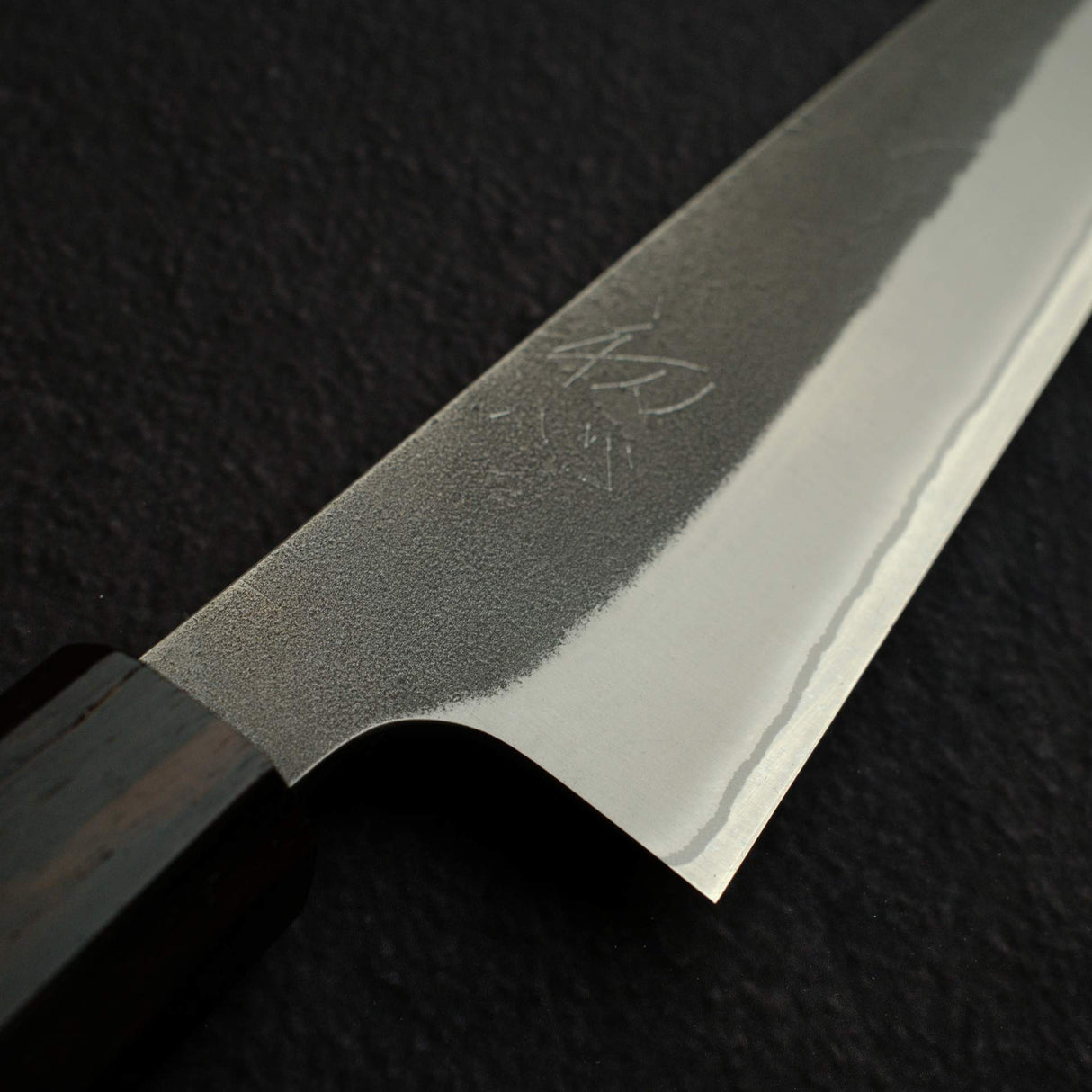 初心 x 吉金刃物 白二鋼 黒打ち 梨地 ステンレスクラッド 筋引 240mm