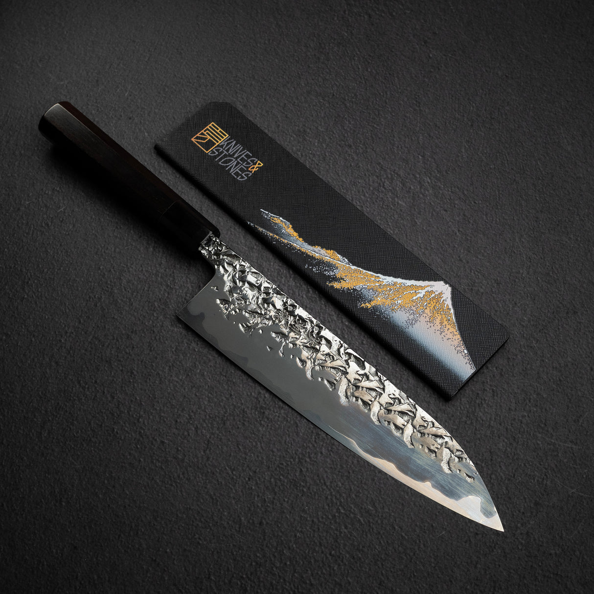 間中刃物鍛錬所 x Xinguo ATS34 牛刀 槌目鏡面霞仕上げ 240mm 鞘付き