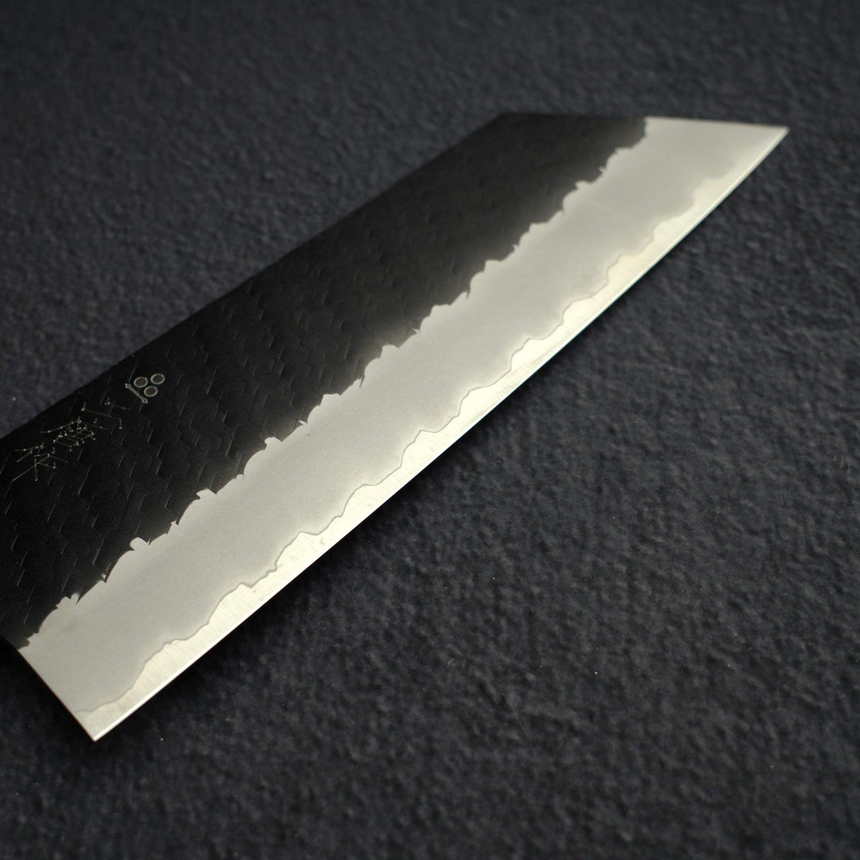 二唐刃物鍛造所 SG2 黒打ち 槌目 菜切 165mm
