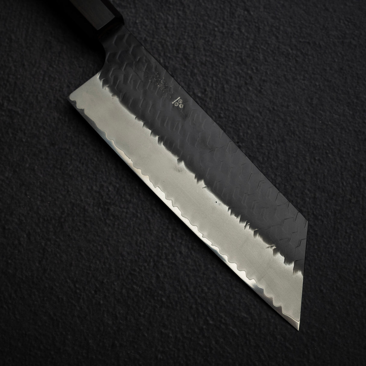 二唐刃物鍛造所 スーパーゴールド2 黒打ち 槌目 切付菜切 170mm エボニー
