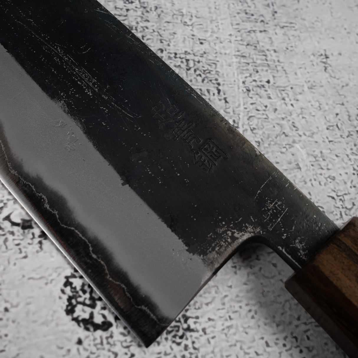 初心 x 本久一刃物 黒鷺 AS 牛刀 210mm 黒打ち ブラックチャカテハンドル