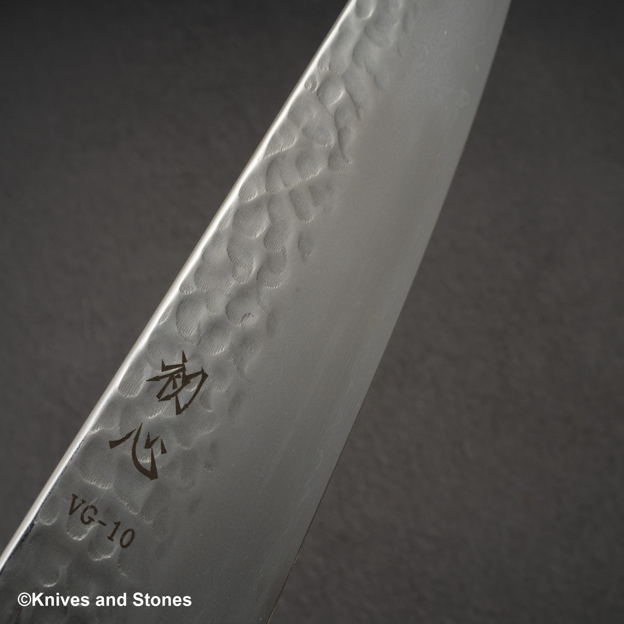 初心 隼 V金10号 ダマスカス 槌目 牛刀 210mm エボニーハンドル