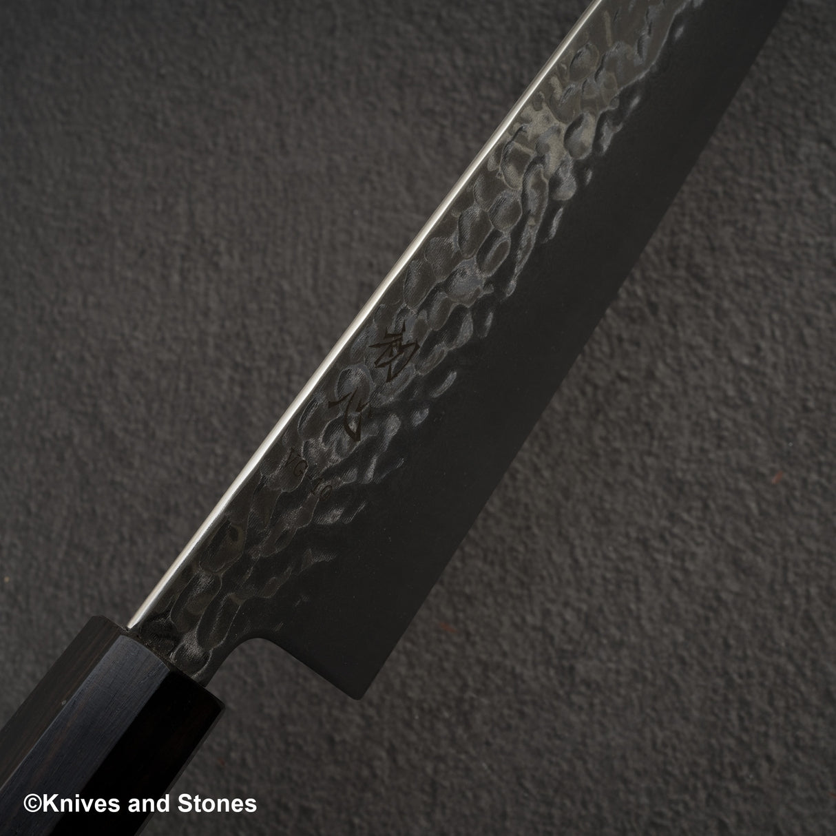 初心 隼 V金10号 ダマスカス 槌目 牛刀 240mm エボニーハンドル