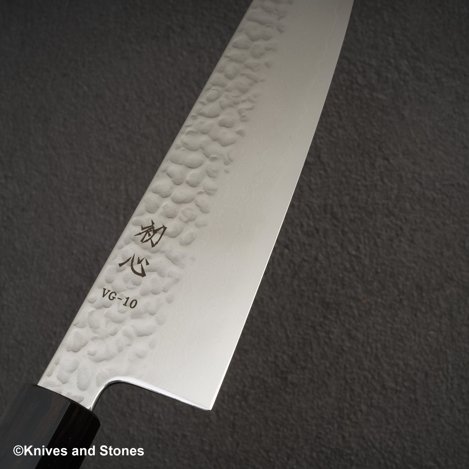 初心 隼 V金10号 ダマスカス 槌目 牛刀 240mm エボニーハンドル