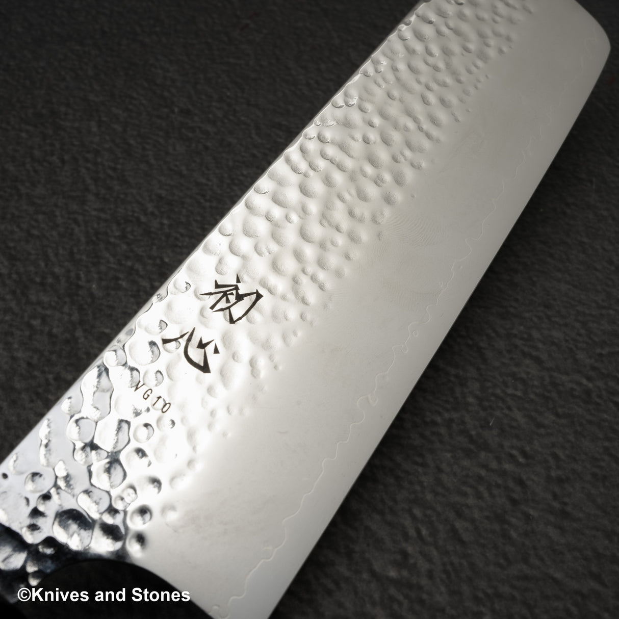 初心 隼 V金10号 槌目三層 菜切 180mm エボニー