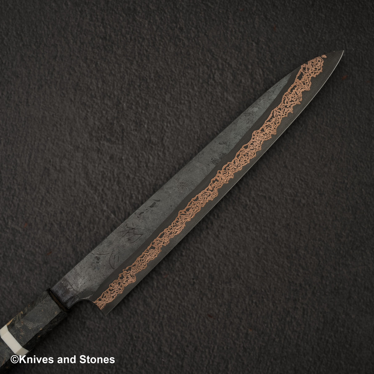 初心 x 二唐刃物鍛造所 悦び SLD鋼 カッパーダマスカス 筋引 240mm バーチハンドル
