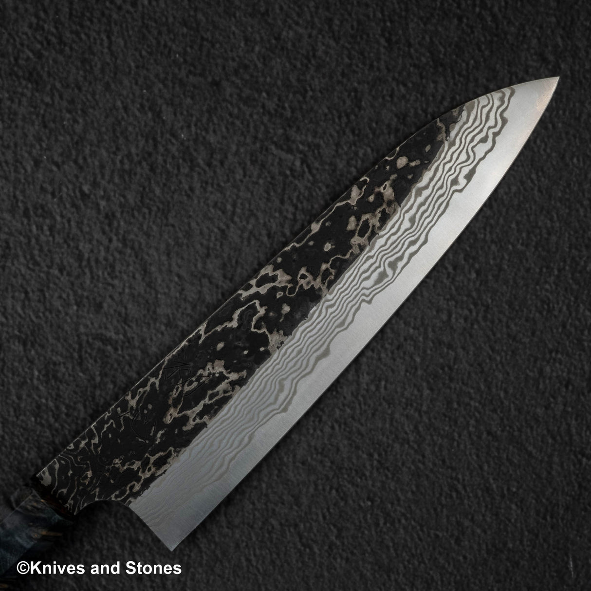 初心 x 二唐刃物鍛造所 悦びスペシャル SLD鋼 黒打ち ダマスカス 牛刀 210mm バーチハンドル