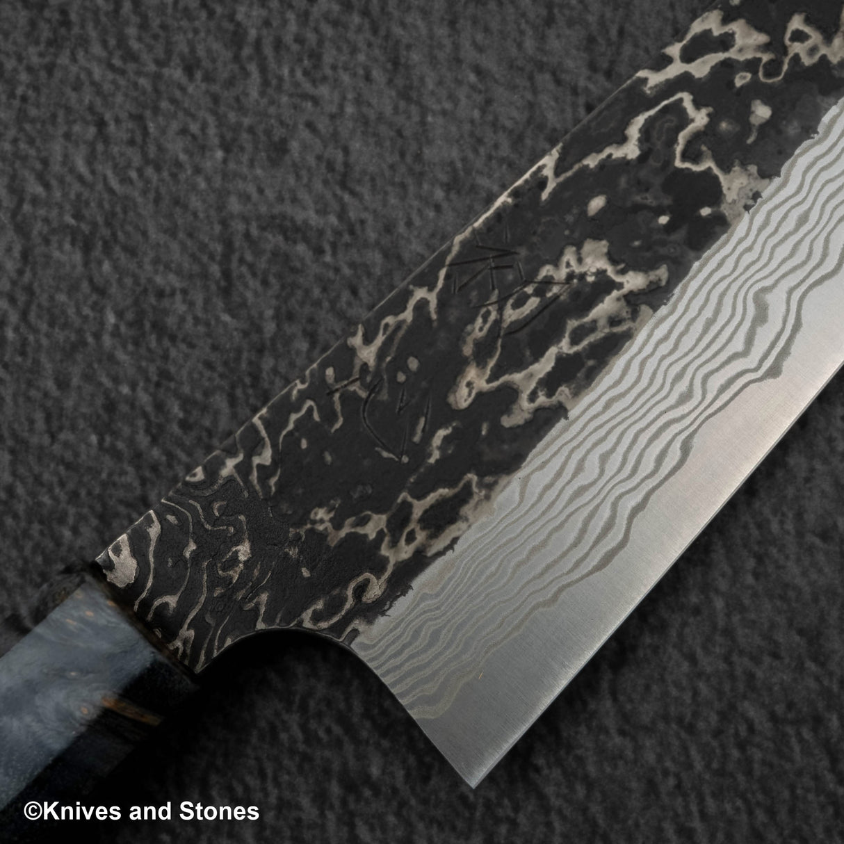 初心 x 二唐刃物鍛造所 悦びスペシャル SLD鋼 黒打ち ダマスカス 牛刀 210mm バーチハンドル