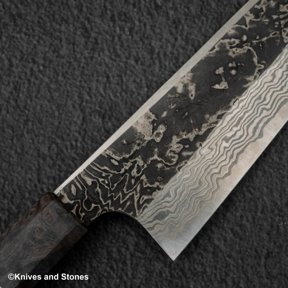 初心 x 二唐刃物鍛造所 悦びスペシャル SLD鋼 黒打ち ダマスカス 切付牛刀 210mm バーチハンドル