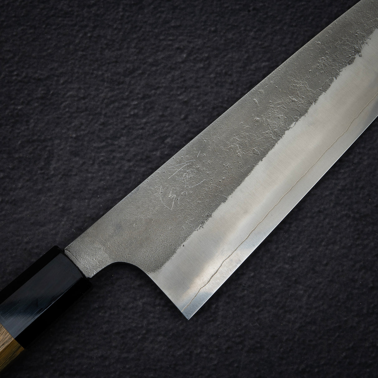 初心 x 吉金刃物 SKD合金工具鋼 梨地 牛刀 210mm 高身 アルゼンチンリグナムバイタハンドル