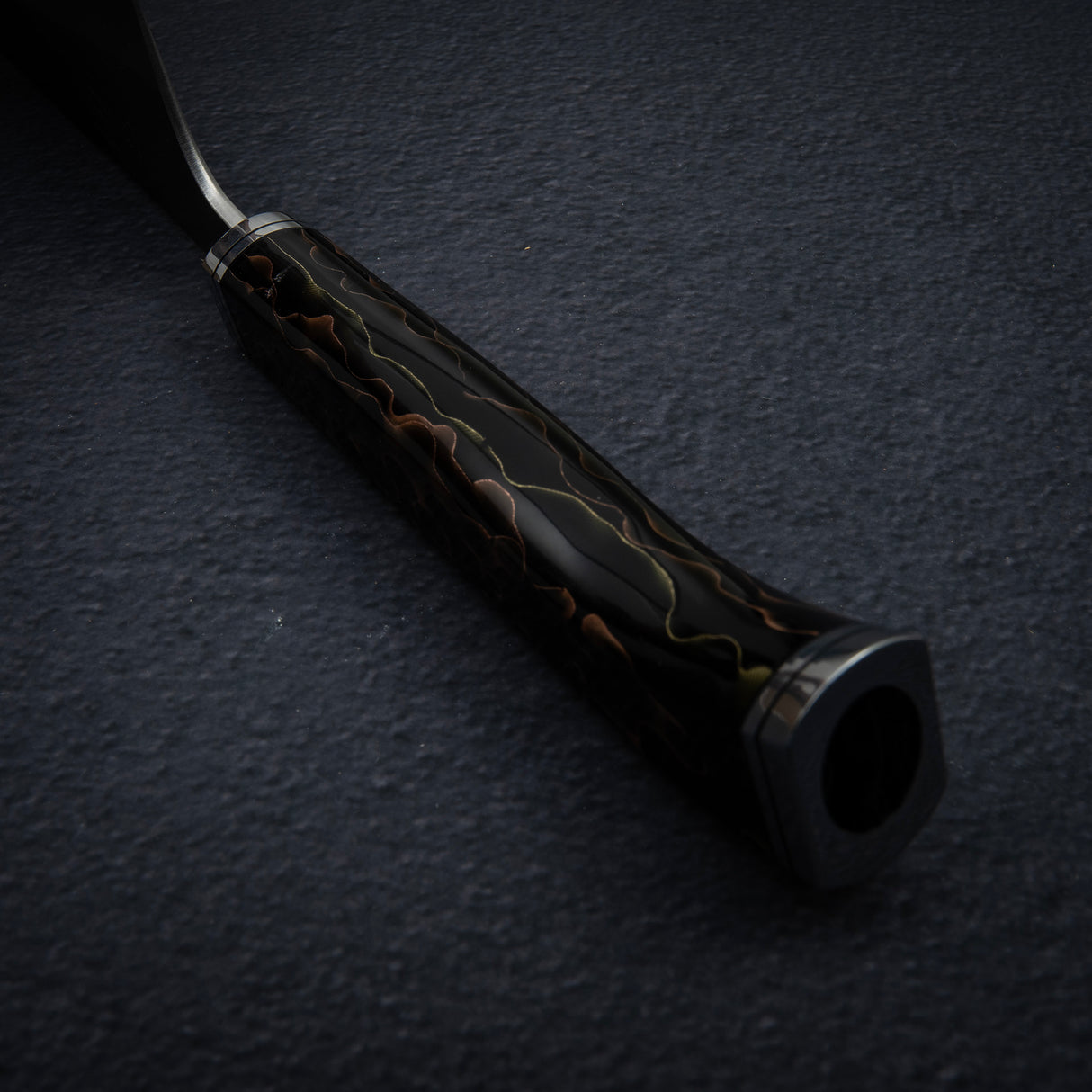 初心 x 吉金刃物 SKD合金工具鋼 梨地 牛刀 210mm 高身 カッパーメッシュハンドル