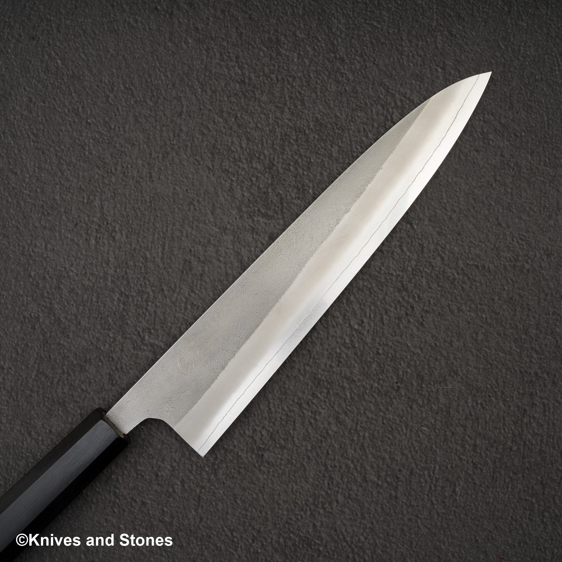 牛刀 – Knives and Stones