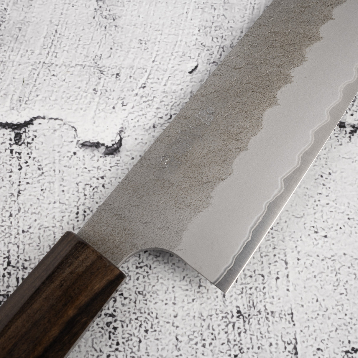 二唐刃物鍛造所 青紙スーパー 牛刀 240mm 黒打ち 槌目 チャカテ