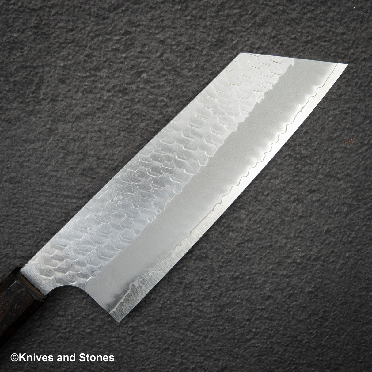 二唐刃物鍛造所 スーパーゴールド2 槌目 マット磨き 菜切 180mm
