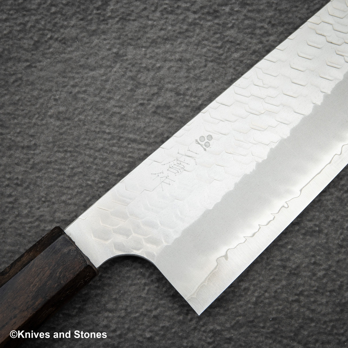 二唐刃物鍛造所 スーパーゴールド2 槌目 マット磨き 菜切 180mm