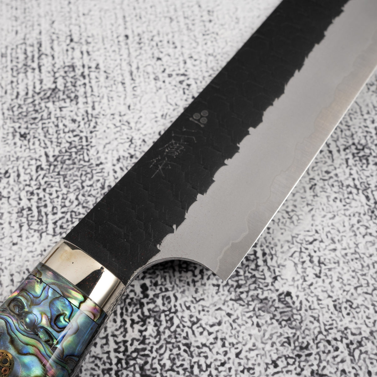 二唐刃物鍛造所 スーパーゴールド2 先丸筋引 300mm 黒打ち 槌目 白蝶貝ハンドル