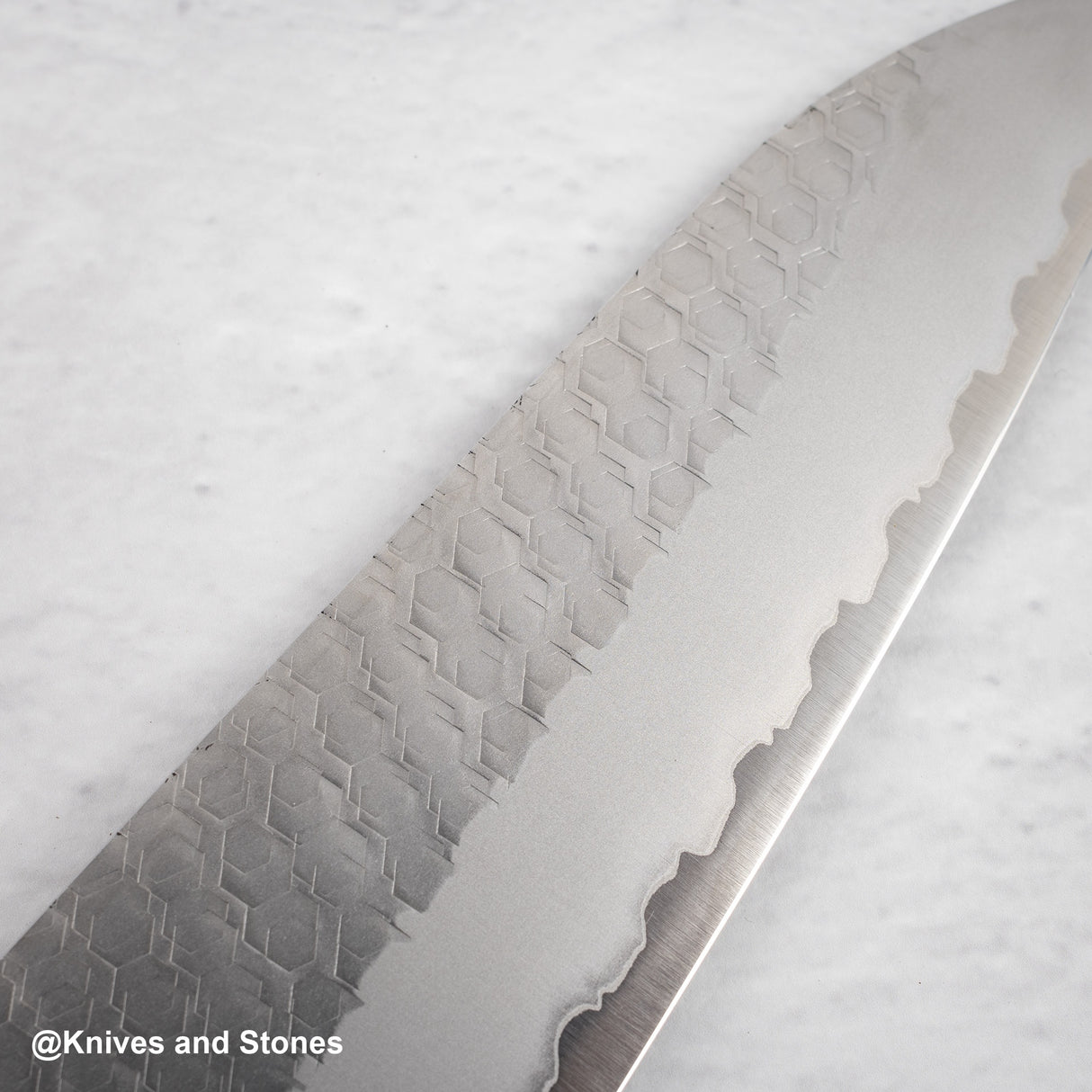 二唐刃物鍛造所 SG2 槌目マット磨き 牛刀 240mm 鞘付き