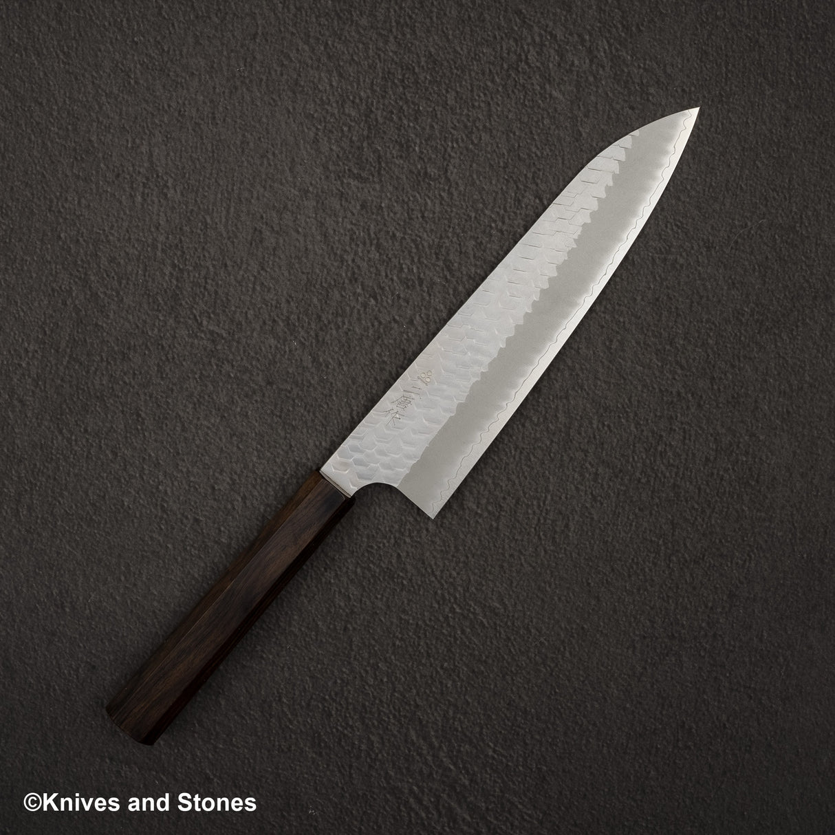 二唐刃物鍛造所 SG2 槌目 マット磨き 牛刀 210mm