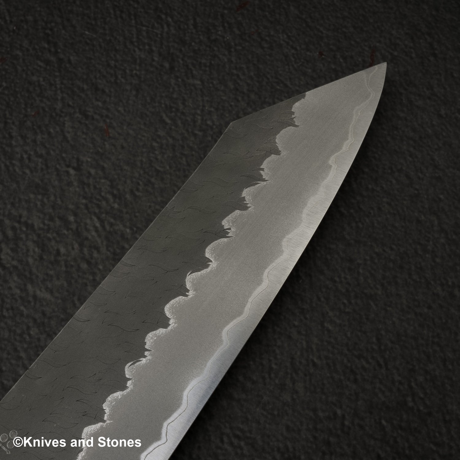 二唐刃物鍛造所 青紙スーパー マット磨き 槌目仕上げ 切付牛刀 210mm