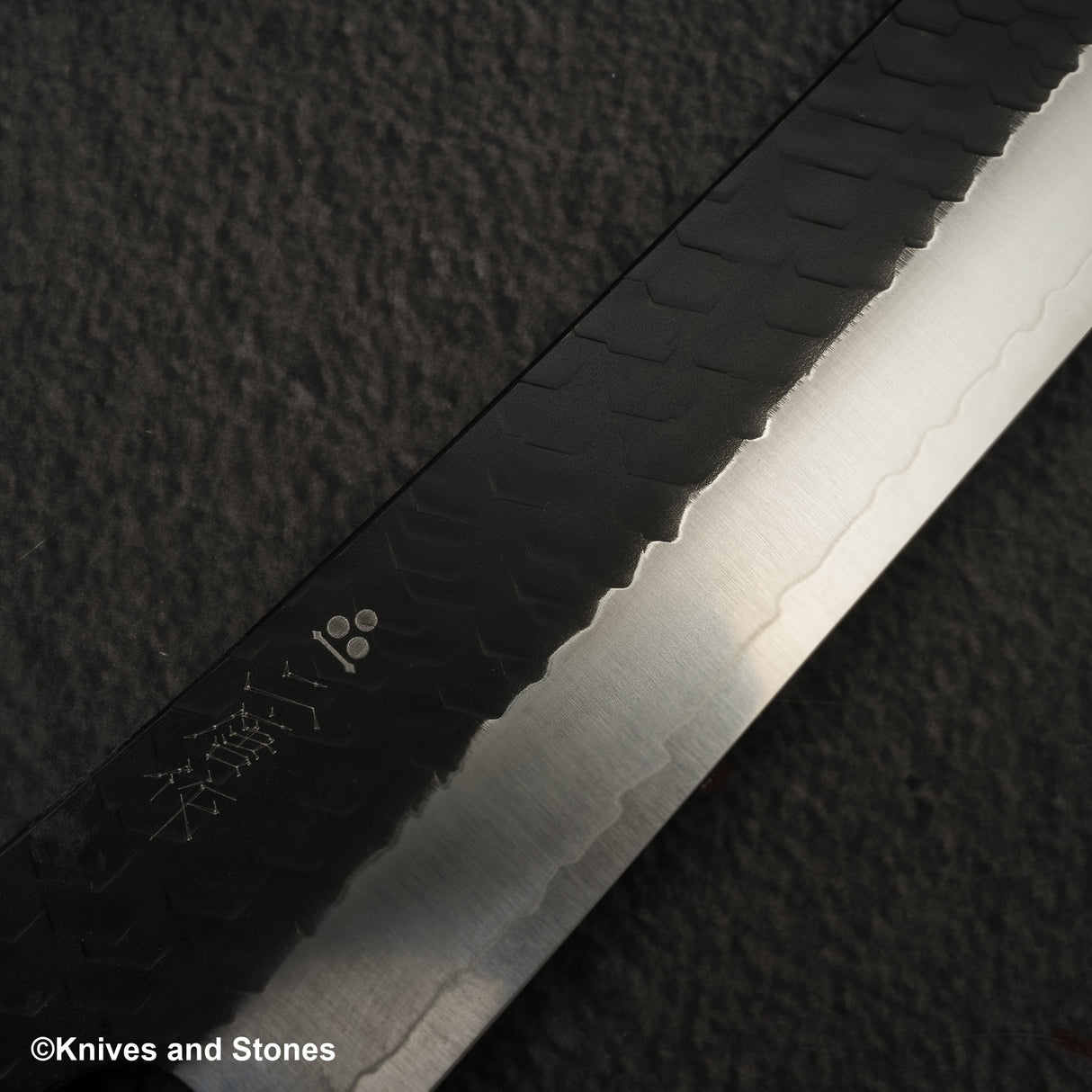 二唐刃物鍛造所 SG2 黒打ち 槌目 先丸筋引 270mm