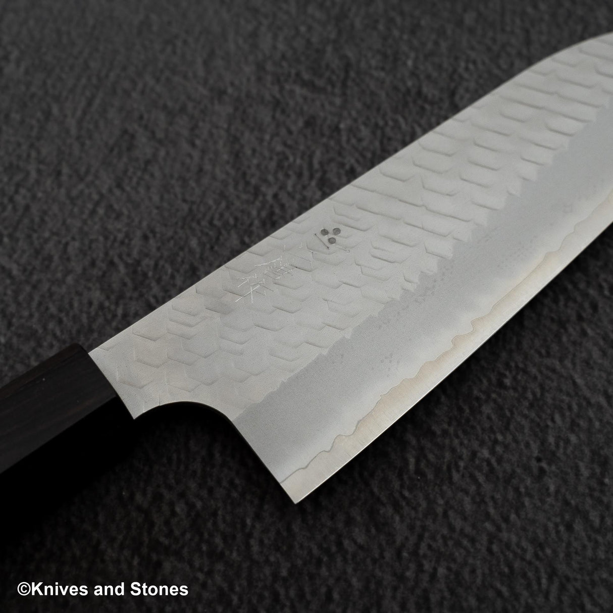 二唐刃物鍛造所 SG2 槌目 マット 三徳 180mm