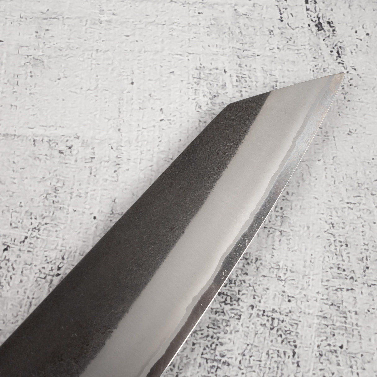 初心 x 吉金刃物 白二鋼 黒打ち 梨地 切付牛刀 210mm ステンレスクラッド