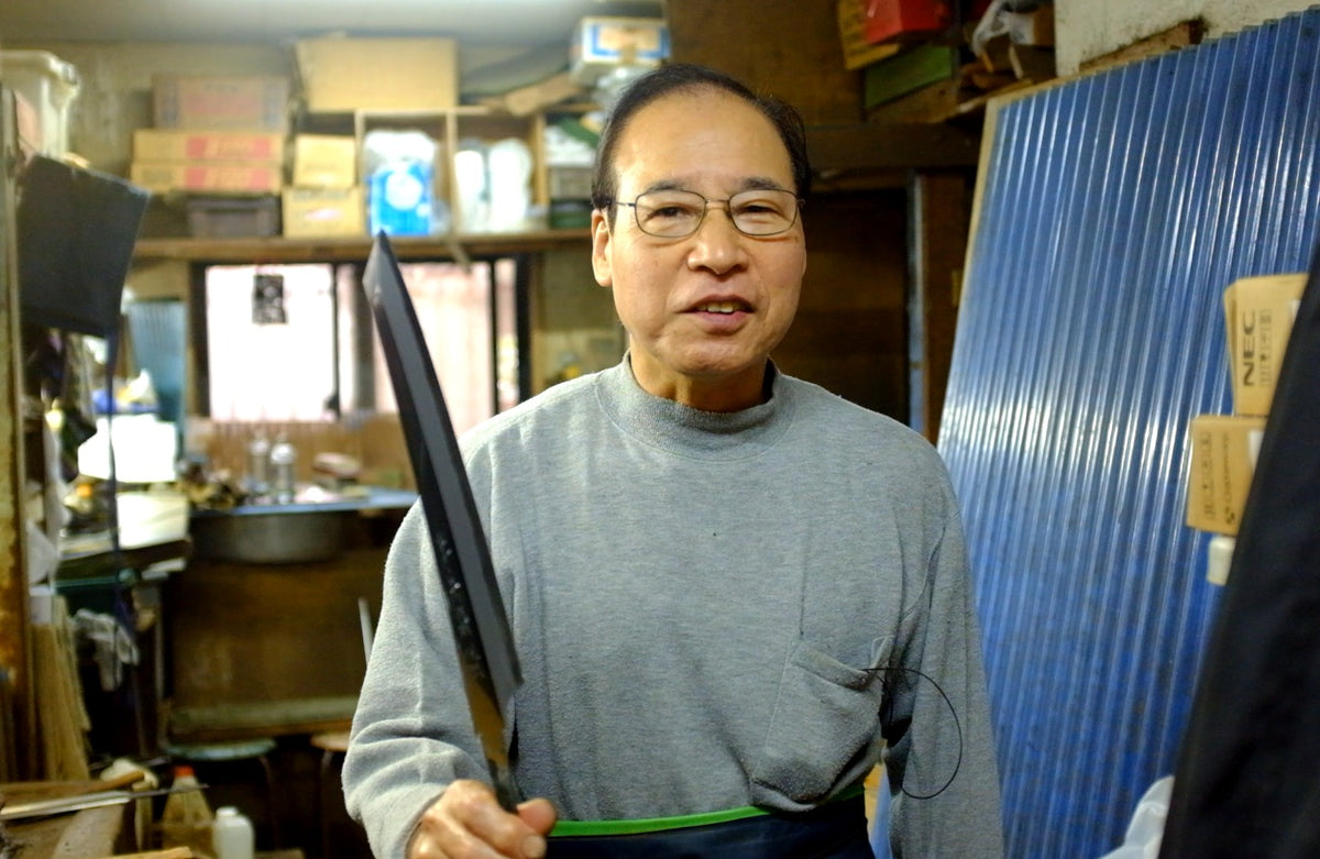 Hirotsugu Tosa holding a Sakai Takayuki Hien sharpened for Knives and Stones